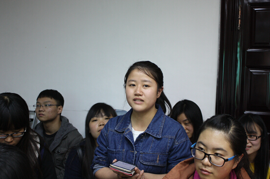 在线买世界杯平台师生座谈会顺利举行