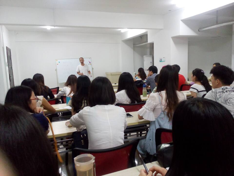 东振明学者来世界杯心理所进行学术交流