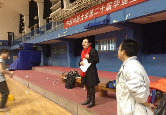 世界杯师生羽毛球友谊赛顺利举行