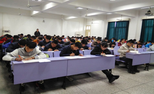 世界杯分党校第五期入党积极分子培训班党课结业考试顺利举行