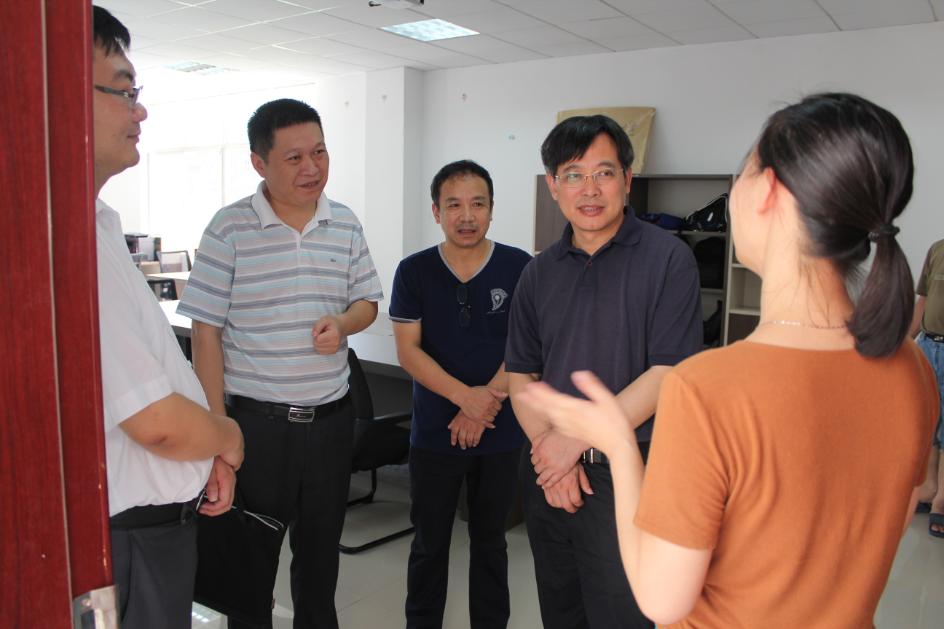 省人社厅副厅长董长麒调研世界杯学生实习实训工作