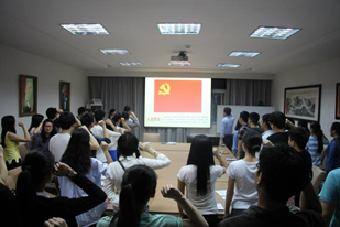 世界杯开展党员政治纪律和政治规矩集中教育